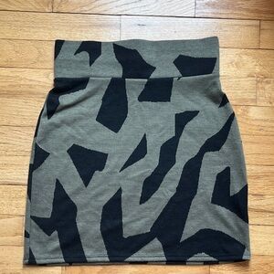 B Jewel Black and Green Abstract Pencil Skirt